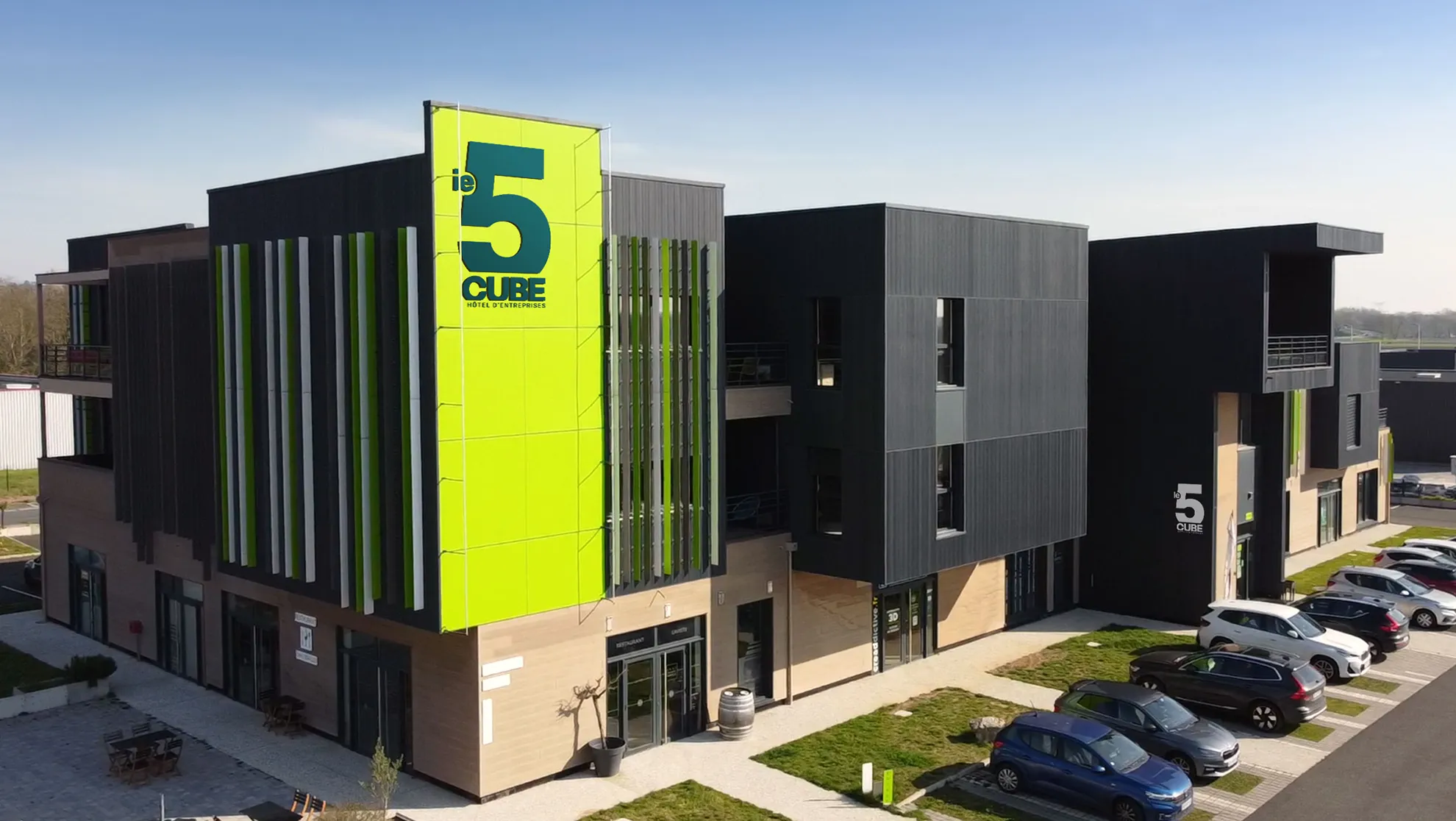 enseigne-batiment-le-5-cube